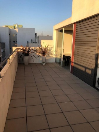 OPORTUNIDAD! CASA EN PH AL FRENTE C/ COCHERA Y JARDIN , HAEDO A 3 CUADRAS DE LA ESTACION