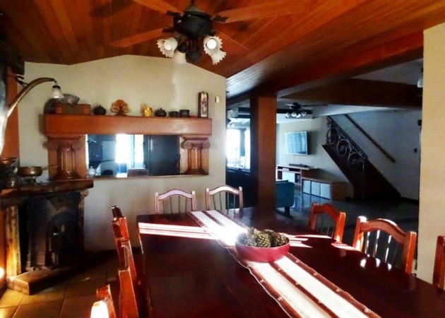 OPORTUNIDAD!!HERMOSO CHALET DISEÑO ESTILO FRANCES DE 6 AMB-2 PLANTAS-PISCINA- 4 COCHERAS- IMPECABLE