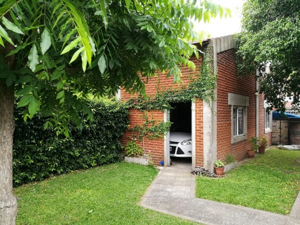 OPORTUNIDAD HERMOSA CASA DE 5 AMBIENTES JARDIN Y COCHERA EN PADUA NORTE 160 M2 CASI A ESTRENAR