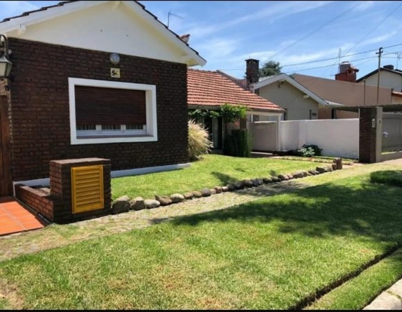 OPORTUNIDAD !! HERMOSO CHALET 5 AMBIENTES EN PADUA SUR, COCHERA DOBLE Y JARDIN