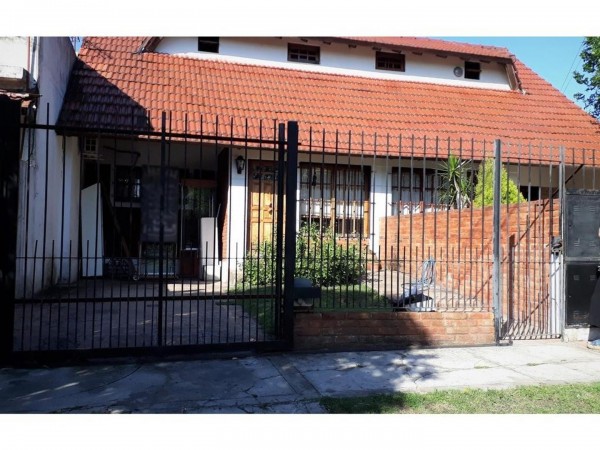 HERMOSO DUPLEX 4 AMB. COCHERA, JARDIN, 120M2, 2 PLANTAS, A 7 CUADRAS ESTACION PADUA