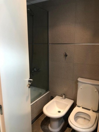 OPORTUNIDAD!!EXCELENTE PISO ATERRAZADO 4 AMBIENTES, SUM Y COCHERA EN PLENO CENTRO COMERCIAL DE HAEDO