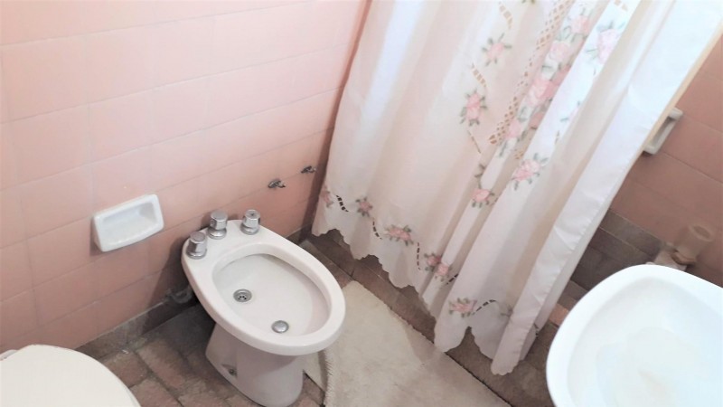 OPORTUNIDAD UNICA EN PADUA SUR! 2 CASAS EN UNA EN EL MEJOR LUGAR!! MAS UN LOCAL COMERCIAL!!