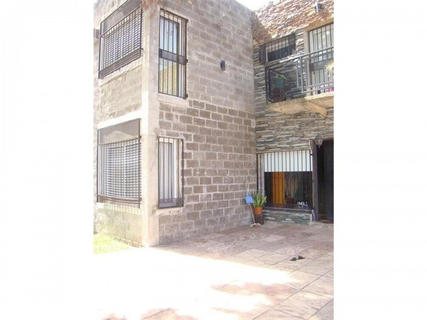 OPORTUNIDAD!!CASAQUINTA EN PARQUE LELOIR A ESTRENAR!! 4 AMB, 250M2, 2PTS, A MTS DE M.FIERRO!!