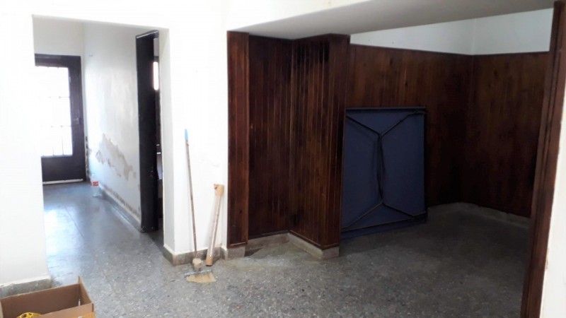 SUPER OPORTUNIDAD 2 FLIAS! CASA 5 AMB,GRAN COCHERA CUB.,PATIO,PARRILLA + DEPTO 2 AMB.ZONA BASE AEREA