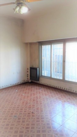 SUPER OPORTUNIDAD 2 FLIAS! CASA 5 AMB,GRAN COCHERA CUB.,PATIO,PARRILLA + DEPTO 2 AMB.ZONA BASE AEREA