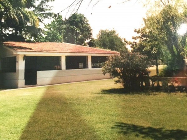 EXC. CASAQUINTA EN P. LELOIR 220M2 CON 1400M2 DE TERRENO,PISCINA DE 14 X 7MTS A 1 CDRA DE M.FIERRO