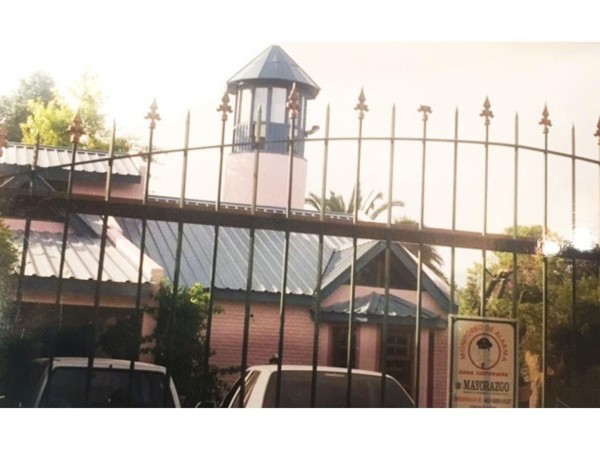 EXC. CASAQUINTA EN P. LELOIR 220M2 CON 1400M2 DE TERRENO,PISCINA DE 14 X 7MTS A 1 CDRA DE M.FIERRO