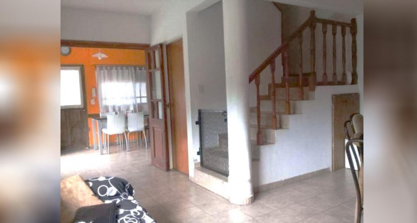 OPORTUNIDAD!!HERMOSO DÚPLEX DE 4 AMB 100M2, 2 PLANTAS,GARAGE, PATIO Y PARRILLA EN CONDOMINIO PRIVADO