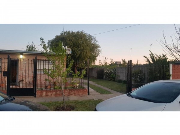 OPORTUNIDAD!!HERMOSA CASA A ESTRENAR EN BARRIO SEMI CERRADO, C/ PISCINA,PARQUE Y QUINCHO LOTE 420 m2