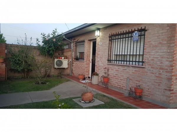 OPORTUNIDAD!!HERMOSA CASA A ESTRENAR EN BARRIO SEMI CERRADO, C/ PISCINA,PARQUE Y QUINCHO LOTE 420 m2