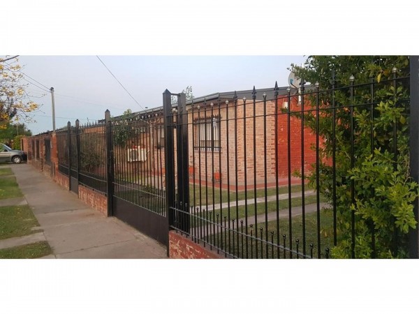 OPORTUNIDAD!!HERMOSA CASA A ESTRENAR EN BARRIO SEMI CERRADO, C/ PISCINA,PARQUE Y QUINCHO LOTE 420 m2