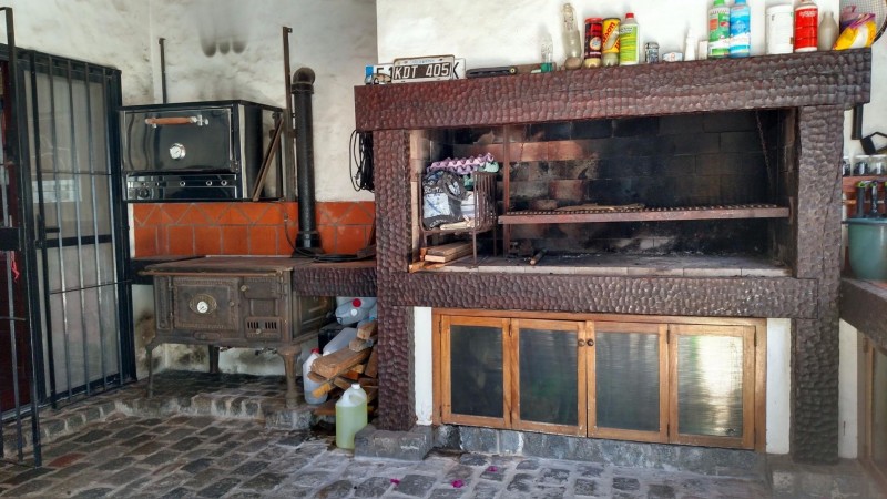 EXC.CHALET DE 9 AMB.2 PLANTAS,PISCINA,PARQUE,A 2 CDS DE CTRO COM.CASTELAR STA ROSA,APTO 2 FAMILIAS!!