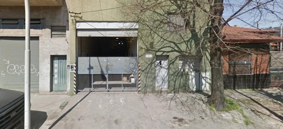 EXCELENTE GALPON C/ OFICINAS EN INMEJORABLE ZONA DE CASEROS CENTRO C/ TODO INSTALADO!!50MTS TECHADO