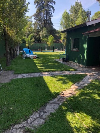 CASAQUINTA C/PISCINA EN PQUE LELOIR A 2 CDS DE M. FIERRO,1100M2 CON 320M2 CUB. ESPECTACULAR OPORTUNIDAD!!