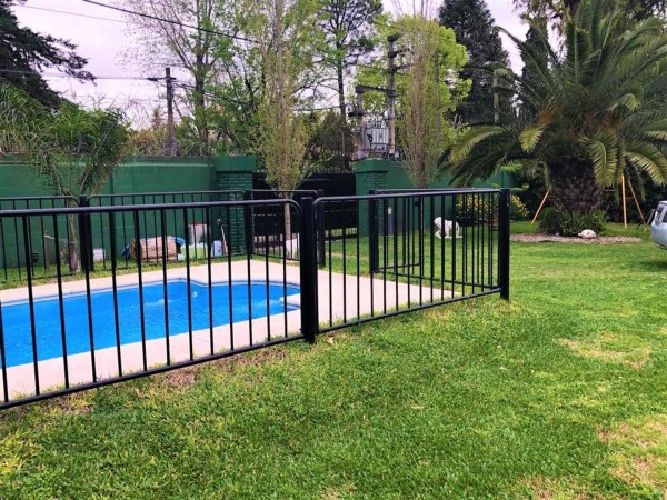 CASAQUINTA C/PISCINA EN PQUE LELOIR A 2 CDS DE M. FIERRO,1100M2 CON 320M2 CUB. ESPECTACULAR OPORTUNIDAD!!