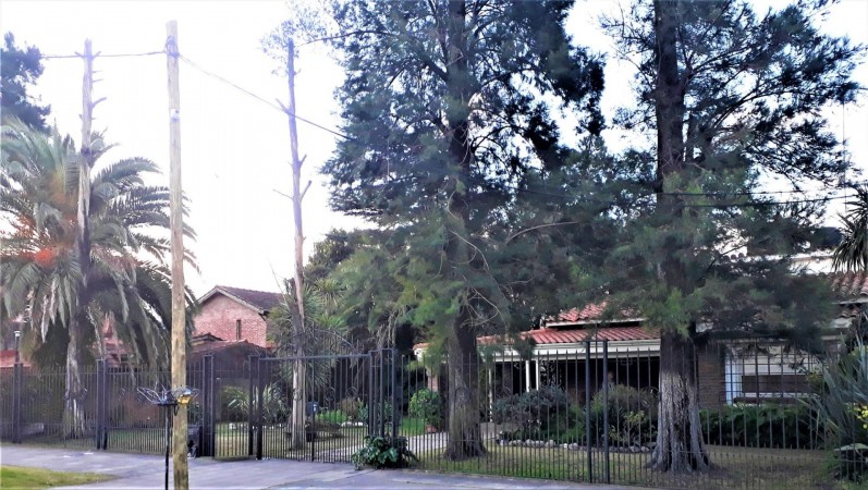 OPORTUNIDAD!! HERMOSA CASA TIPO QUINTA EN PADUA SUR +DEPTO+QUINCHO+OFICINA,SOBRE 2LOTES,24 X 37 MTS