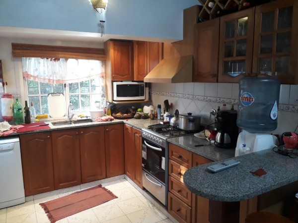 OPORTUNIDAD!! HERMOSA CASA TIPO QUINTA EN PADUA SUR +DEPTO+QUINCHO+OFICINA,SOBRE 2LOTES,24 X 37 MTS