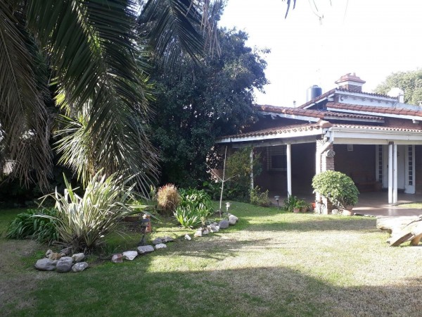 OPORTUNIDAD!! HERMOSA CASA TIPO QUINTA EN PADUA SUR +DEPTO+QUINCHO+OFICINA,SOBRE 2LOTES,24 X 37 MTS