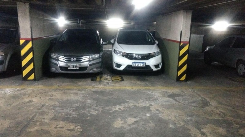 EXC. COCHERA DOBLE FIJA EN TRIBUNALES - INMEJORABLE UBICACION - VIGILANCIA 24HS - ACCESO PRIVADO