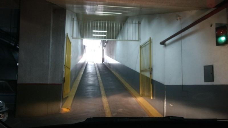 EXC. COCHERA DOBLE FIJA EN TRIBUNALES - INMEJORABLE UBICACION - VIGILANCIA 24HS - ACCESO PRIVADO