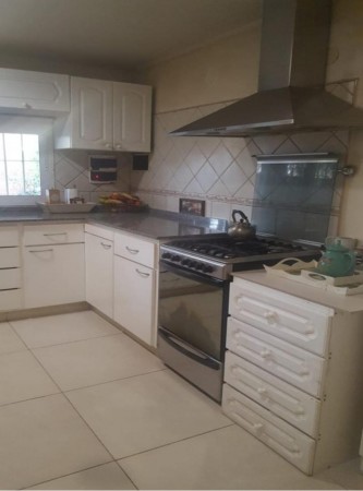OPORTUNIDAD!! HERMOSA CASA QUINTA 5 AMB. MORENO