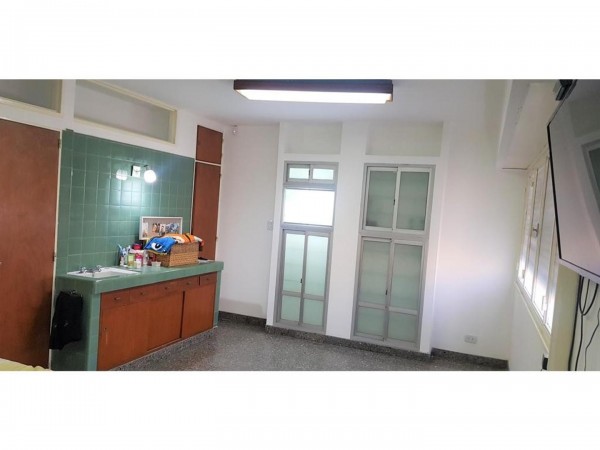 OPORTUNIDAD!!! HERMOSA CASA EN HAEDO 220M2, 2PTS,GRAN PARQUE,COCHERA,LOTE 10X38,OPCION 100M2 MAS