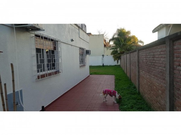 OPORTUNIDAD!!! HERMOSA CASA EN HAEDO 220M2, 2PTS,GRAN PARQUE,COCHERA,LOTE 10X38,OPCION 100M2 MAS
