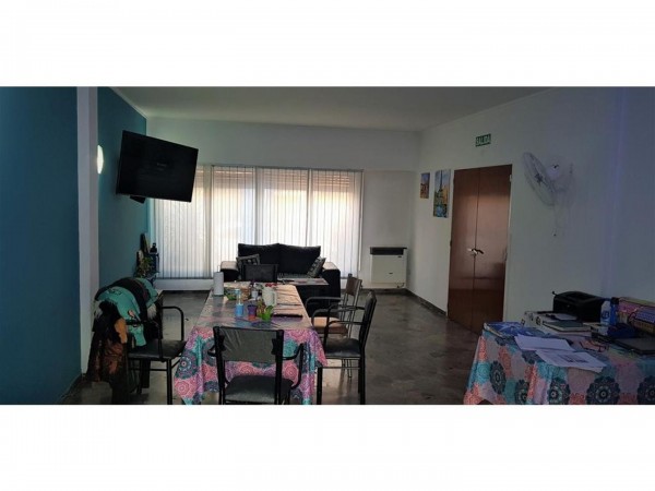 OPORTUNIDAD!!! HERMOSA CASA EN HAEDO 220M2, 2PTS,GRAN PARQUE,COCHERA,LOTE 10X38,OPCION 100M2 MAS