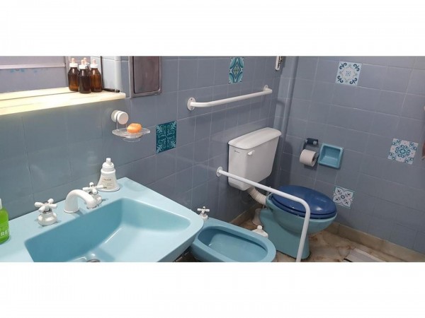 OPORTUNIDAD!!! HERMOSA CASA EN HAEDO 220M2, 2PTS,GRAN PARQUE,COCHERA,LOTE 10X38,OPCION 100M2 MAS