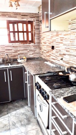 OPORTUNIDAD!! EXC. PH 3 AMBIENTES + PATIO, LOTE DE 100m2 EN VILLA SANTOS TESEI, HURLINGHAM