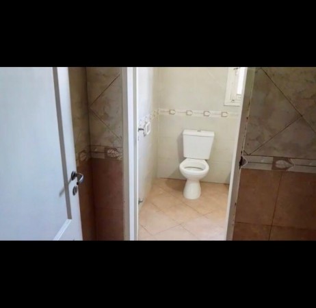 INMEJORABLE OPORTUNIDAD EN MORENO CENTRO!! CASA IDEAL PARA DOS FAMILIAS, PISCINA, COCHERA