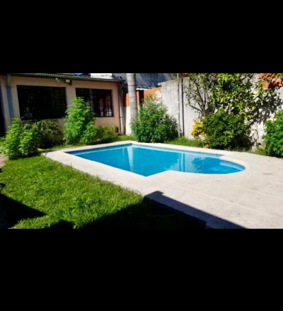 INMEJORABLE OPORTUNIDAD EN MORENO CENTRO!! CASA IDEAL PARA DOS FAMILIAS, PISCINA, COCHERA