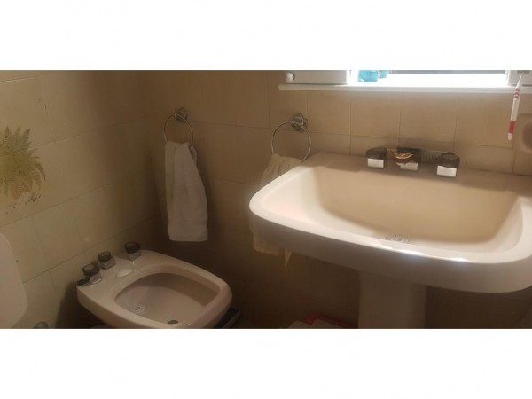 EXCELENTE OPORTUNIDAD EN HAEDO A 3 CUADRAS DE LA ESTACION Y DEL CENTRO COMERCIAL!! CASA EN PH AL FRENTE 130M2 TODA LA PLANTA BAJA, CON COCHERA, PATIO Y TERRAZA