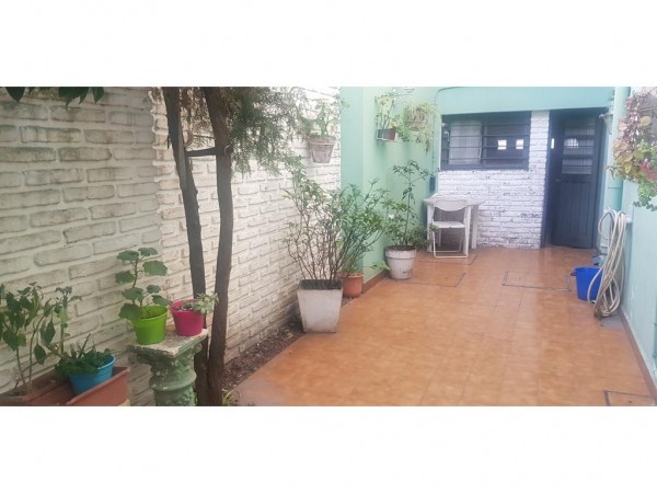 EXCELENTE OPORTUNIDAD EN HAEDO A 3 CUADRAS DE LA ESTACION Y DEL CENTRO COMERCIAL!! CASA EN PH AL FRENTE 130M2 TODA LA PLANTA BAJA, CON COCHERA, PATIO Y TERRAZA