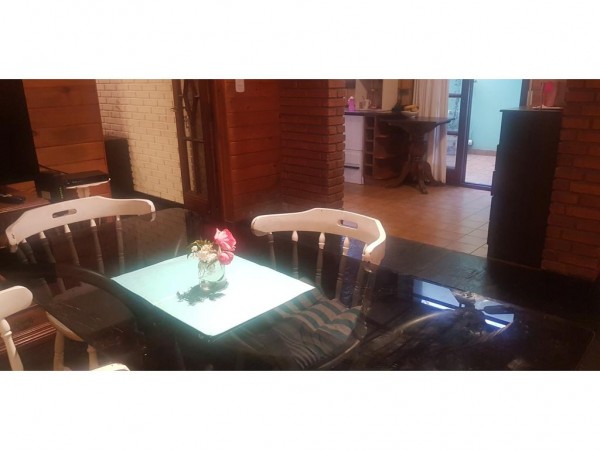 EXCELENTE OPORTUNIDAD EN HAEDO A 3 CUADRAS DE LA ESTACION Y DEL CENTRO COMERCIAL!! CASA EN PH AL FRENTE 130M2 TODA LA PLANTA BAJA, CON COCHERA, PATIO Y TERRAZA