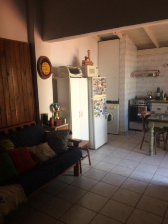 ¡¡IMPERDIBLE!!HERMOSA CASA MULTIFAMILIAR 220M2 EN CASTELAR NORTE.CASA 5AMB+DPTO+COCHERA P/3 AUTOS: OPCIONAL CONSTRUIBLE PLANTA ALTA 100 M2