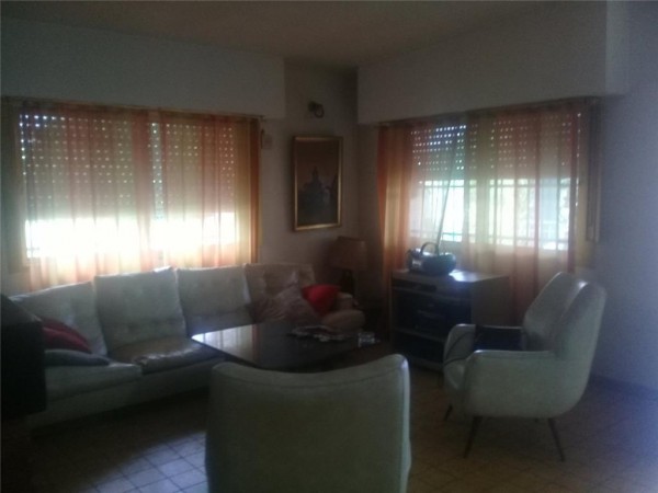 OPORTUNIDAD UNICA!! EXC. CHALET EN PADUA SUR A 10 CDS DEL CENTRO, 200M2 LOTE DE 18 X 62 , 6 AMB.