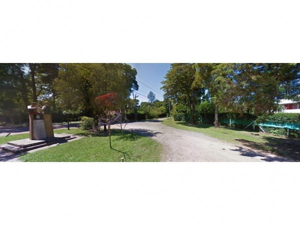 EXCELENTE OPORTUNIDAD!! CASA SOBRE LOTE DE 1500M2 PARQUIZADO EN EL CORAZON DE PARQUE LELOIR!!