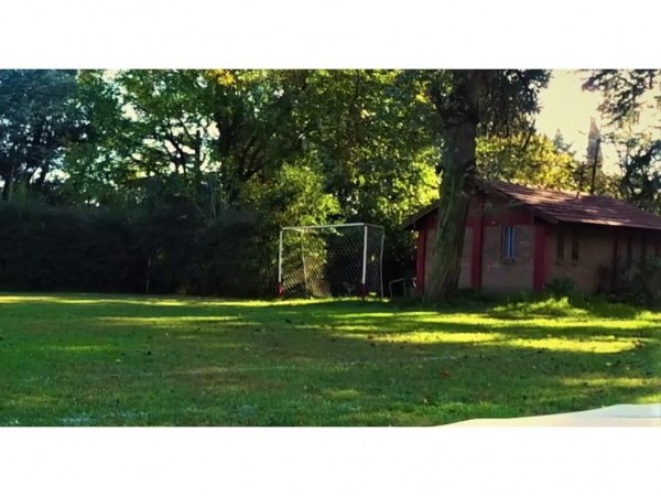 EXCELENTE OPORTUNIDAD!! CASA SOBRE LOTE DE 1500M2 PARQUIZADO EN EL CORAZON DE PARQUE LELOIR!!