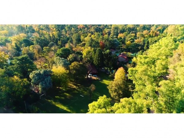 EXCELENTE OPORTUNIDAD!! CASA DE 140M2 SOBRE LOTE DE 1500M2 PARQUIZADO EN EL CORAZON DE PARQUE LELOIR!!