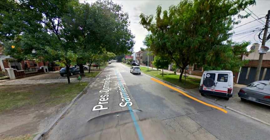 CASA CASTELAR NORTE  MULTIFAMILIAR 220M2 5AMB+DPTO+COCHERA P/3 AUTOS IMPERDIBLE OPORTUNIDAD!! 