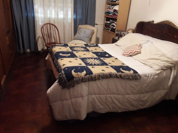 CASA CASTELAR NORTE  MULTIFAMILIAR 220M2 5AMB+DPTO+COCHERA P/3 AUTOS IMPERDIBLE OPORTUNIDAD!! 