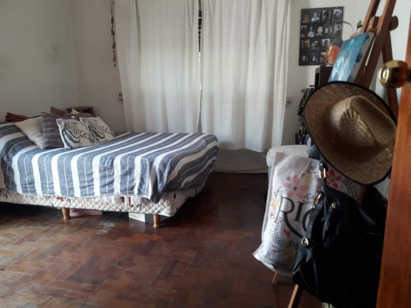 CASA CASTELAR NORTE  MULTIFAMILIAR 220M2 5AMB+DPTO+COCHERA P/3 AUTOS IMPERDIBLE OPORTUNIDAD!! 