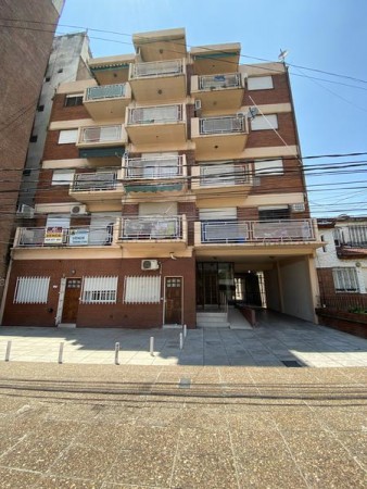 OPORTUNIDAD IMPERDIBLE!! DEPTO 2 AMB. 1° PISO, 55m2, BALCÓN, OPCIONAL COCHERA, EN CENTRO DE MORÓN