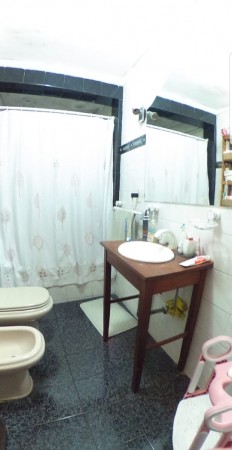 OPORTUNIDAD!! HERMOSA CASA EN CASTELAR CENTRO 4 AMB/COCHERA DOBLE/ PATIO/PARRILLA/CONCEPTO ABIERTO