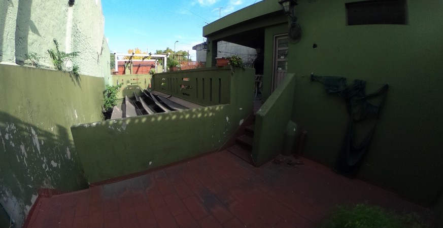 EXCELENTE OPORTUNIDAD EN PARQUE PATRICIOS!! PROPIEDAD EN PH LOCAL 100 M2 + CASA 140 M2 SOBRE LOTE DE 9 X 28