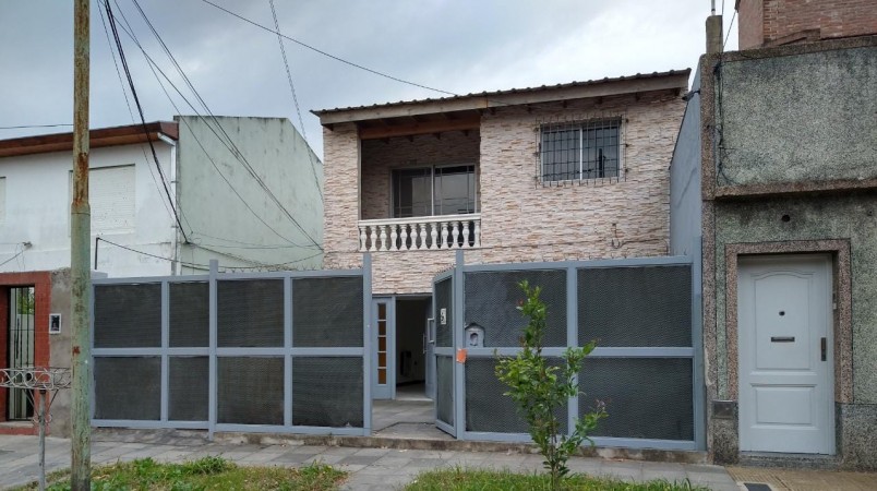 OPORTUNIDAD!! DUPLEX DE 5 AMB.Y DEPTO A ESTRENAR DE 3 AMB. IDEAL 2 FAMILIAS! SOBRE LOTE PROPIO