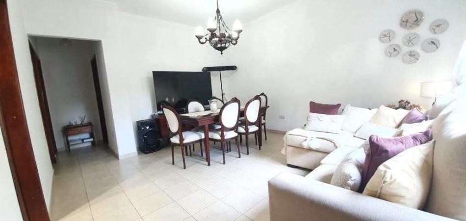 CASA EN ITUZANGÓ, 325 M2 TOTALES, 245 M2 CONST., JARDIN, BALCÓN, TERRAZA, 2 COCHERAS