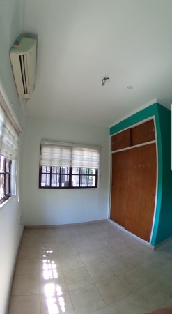 CASA EN  VILLA ARIZA ITUZAINGO NORTE, 130 M2 CONSTRUIDOS SOBRE LOTE DE 12.5 X 27.5 M2 DE CONCEPTO ABIERTO OPORTUNIDAD!